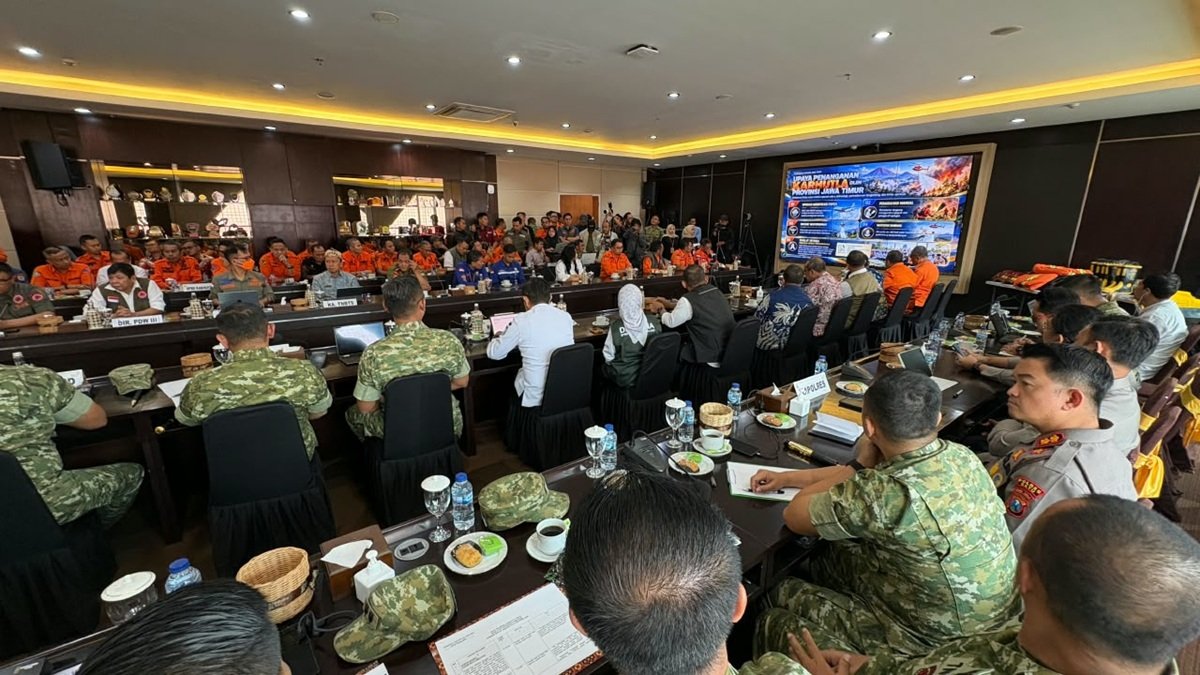 Enam Petugas dan Relawan Karhutla Bromo Meninggal, BNPB Siapkan Evaluasi 1 Rapat koordinasi penanganan karhutla Jawa Timur di Balai Kota Among Tani Kota Batu pada 23 Oktober 2026, dokumentasi BNPB