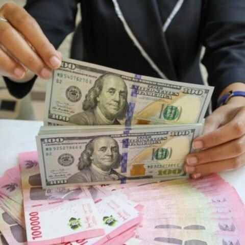 Rupiah Dibuka Stagnan di Rp17.980, Pasar Tunggu Keputusan BI Rate