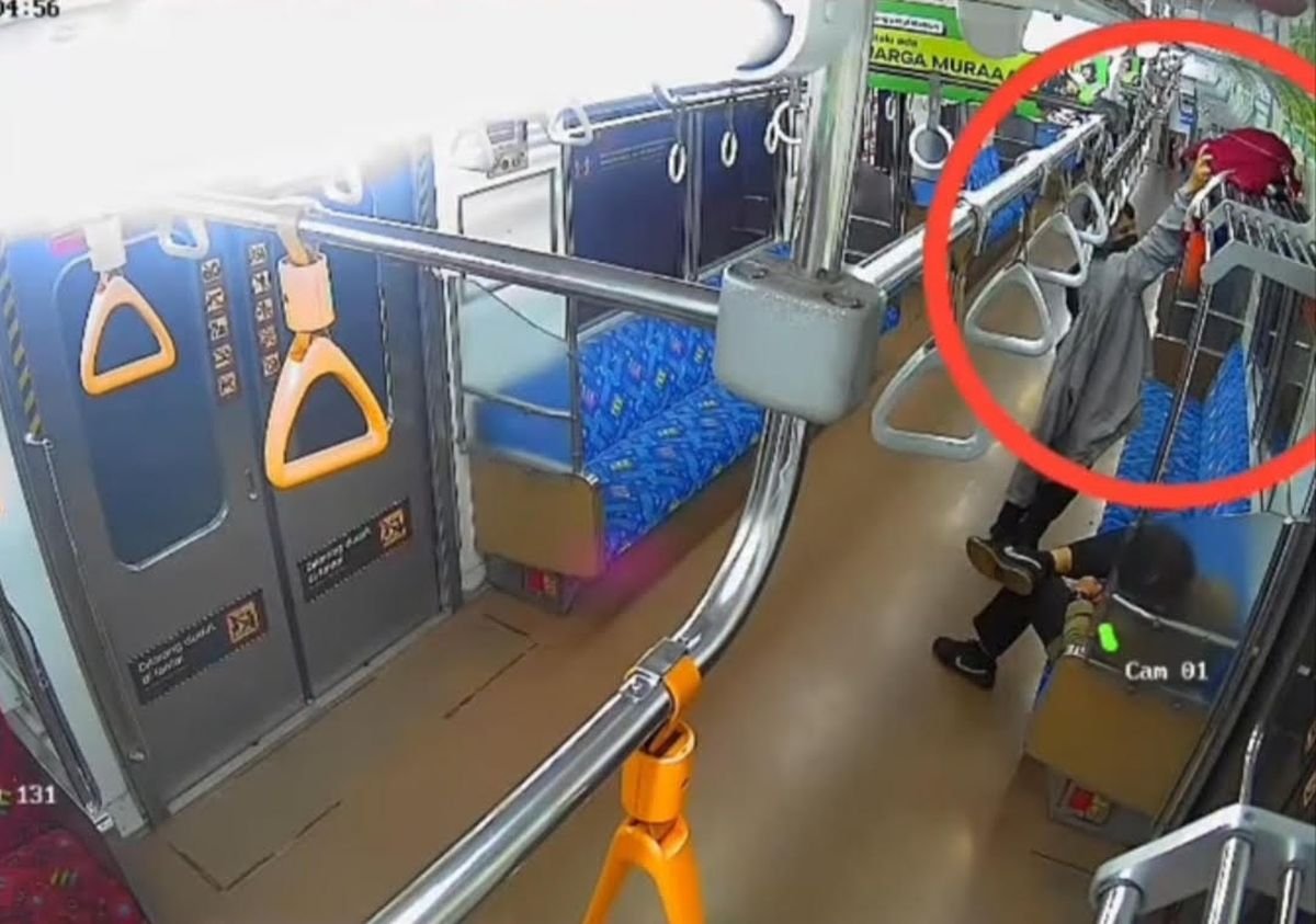Spesialis Pencuri Tas Penumpang KRL Ditangkap 1 Spesialis Pencuri Tas Penumpang KRL Ditangkap