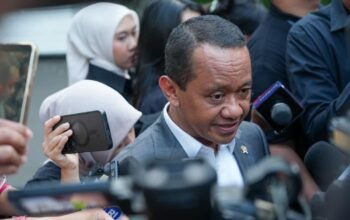 Stok BBM 16–18 Hari, Bahlil Minta Pertamina Tambah Kapal 3 Dokumentasi Bahlil Lahadalia memberikan keterangan kepada wartawan