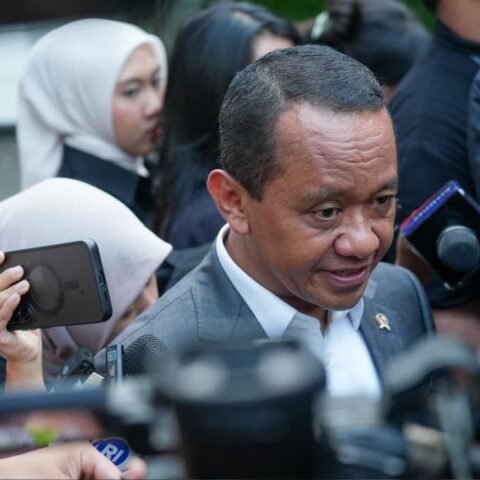 Stok BBM 16–18 Hari, Bahlil Minta Pertamina Tambah Kapal