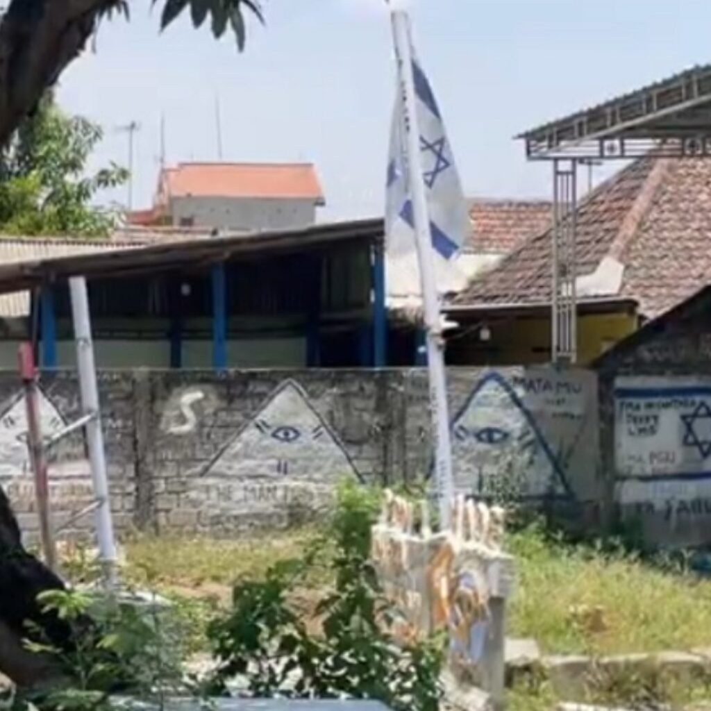 TNI Turun Tangan, Bendera Israel Buatan Sendiri Ditemukan di Rumah Warga Lamongan