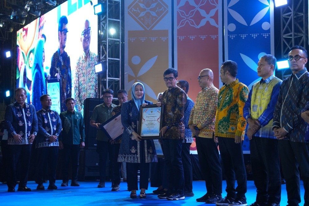 Wakil Gubernur Fatmawati Rusdi Dampingi Gubernur dan Menteri Koperasi dalam Peringatan Harkopnas ke-79 di Luwu Timur 1 Wakil Gubernur Fatmawati Rusdi Dampingi Gubernur dan Menteri Koperasi dalam Peringatan Harkopnas ke-79 di Luwu Timur